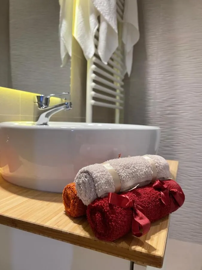 Gold Luxury Apartment Close To Presidential Palace Bucharest